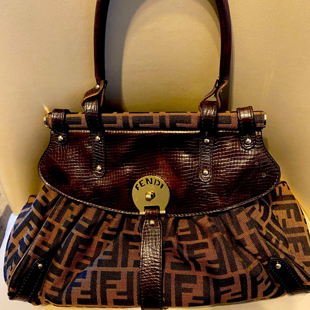 Gorgeous Authentic Sex and City Fendi Handbag